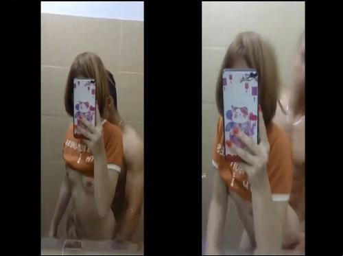 PT baise un étudiant en gym