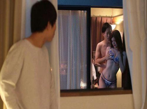 เฝ้าดูเพื่อนบ้านบอกรักทุกคืน