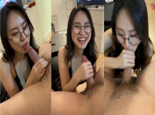 거시기 빠는 데 능숙한 아름다운 소녀