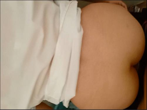 L'ha fatta di nascosto a pecorina nel bagno della scuola