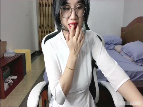Gadis seksi di ao dai adalah yang terpanas di bulan November